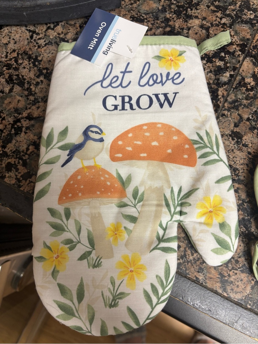 Let Love Grow Oven Mitt with Mushroom / 2 vegetable Pot Holders